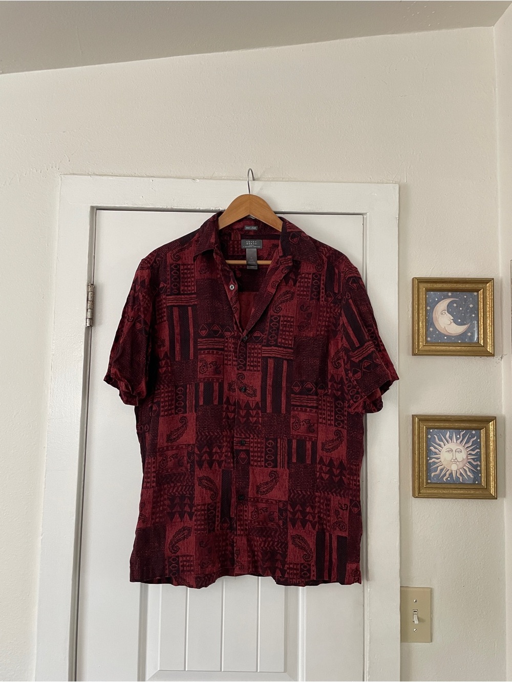 100% silk Crazy Horse Clairborne Men's Red Patterned Short-Sleeve Shirt Size M
